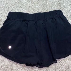 REVERSIBLE SIZE 6 LULULEMON SHORTS!